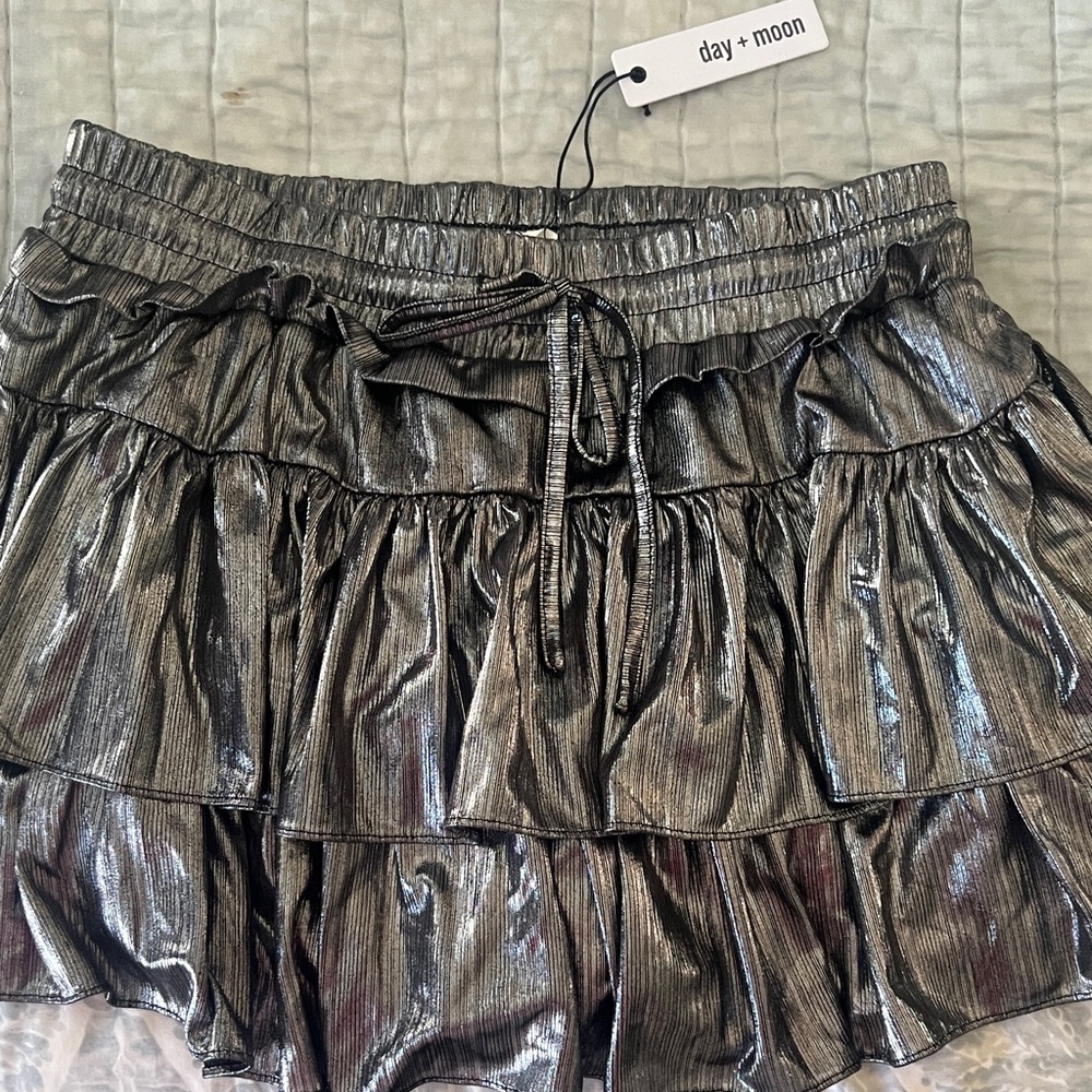 day + moon Metallic Black Ruffle Skort